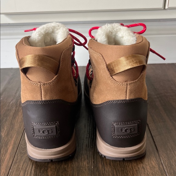 NWT UGG Brecken Boots - Picture 6 of 8